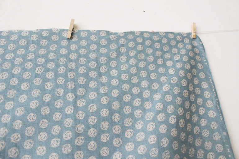 LINNETリネンプリント<br />
        ローズドット・グリーン